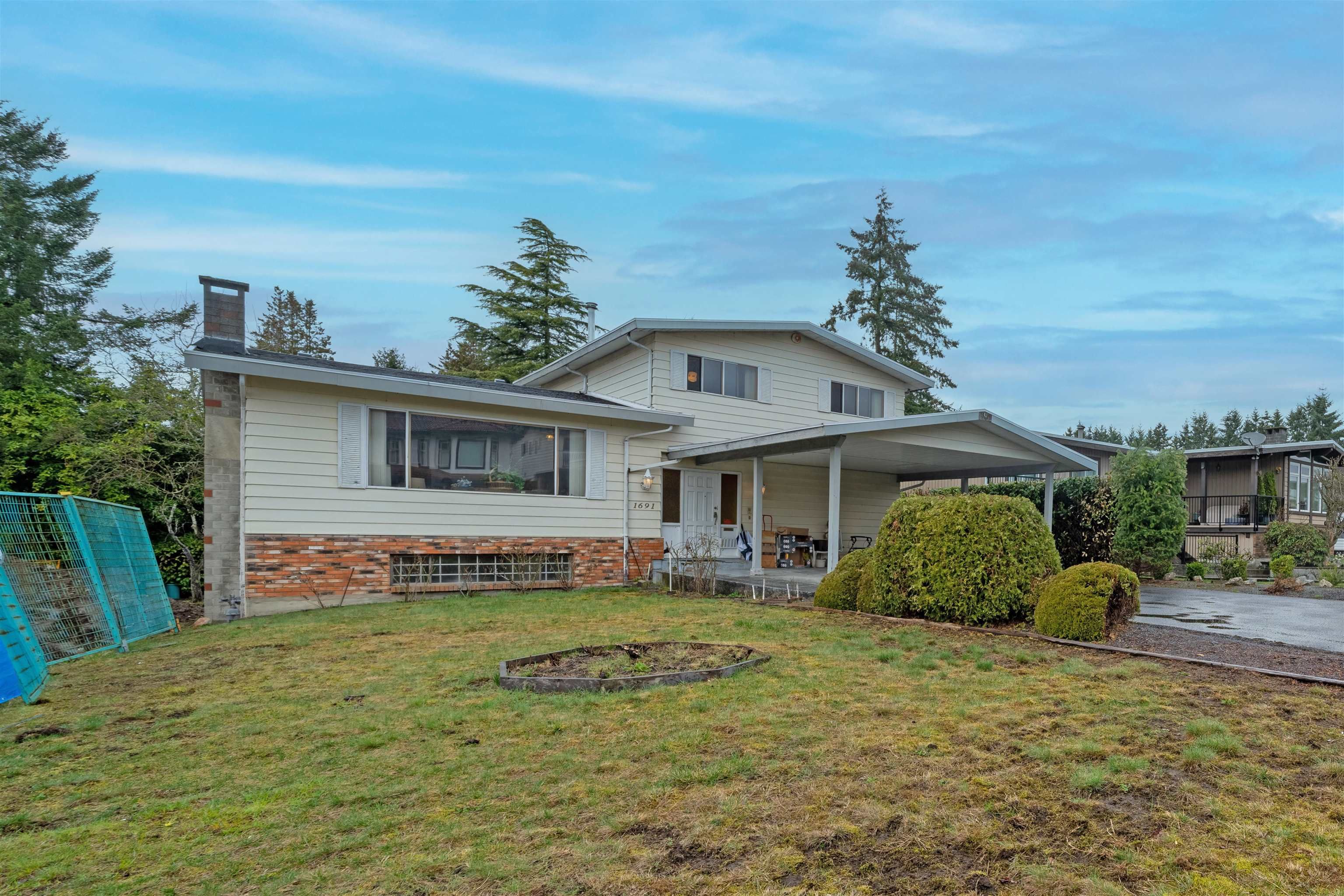 Main Photo: 1691 GILES Place in Burnaby: Sperling-Duthie House for sale (Burnaby North)  : MLS®# R2765783