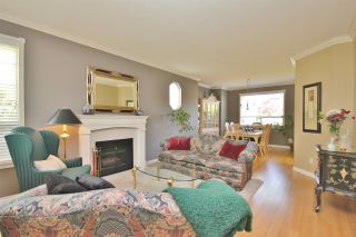 Photo 3: 6350 121 Street in Surrey: Panorama Ridge Townhouse for sale in "Forest Ridge" : MLS®# R2061864