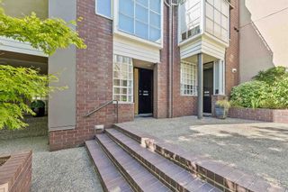 Photo 2: 826 W 7TH Avenue in Vancouver: Fairview VW Townhouse for sale in "Casa Del Arroyo" (Vancouver West)  : MLS®# R2606871