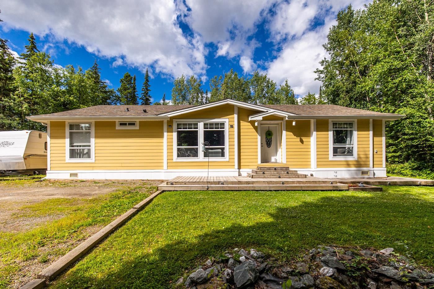 Main Photo: 10100 MERTON Place in Prince George: Shelley Manufactured Home for sale (PG Rural East)  : MLS®# R2714761
