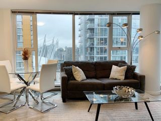 Photo 2: 2208 131 REGIMENT Square in Vancouver: Downtown VW Condo for sale in "SPECTRUM III" (Vancouver West)  : MLS®# R2642560