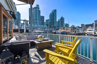 Photo 8: C38 1525 COAL HARBOUR Quay in Vancouver: Coal Harbour House for sale in "TIMBERWIND" (Vancouver West)  : MLS®# R2870045