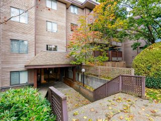 Photo 3: 306 2215 DUNDAS Street in Vancouver: Hastings Condo for sale in "Harbour Reach" (Vancouver East)  : MLS®# R2624981