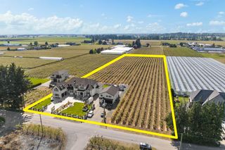 Main Photo: 171 DEFEHR Road in Abbotsford: Aberdeen House for sale : MLS®# R2883621
