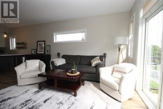 Photo 3: 696 ROOSEVELT AVENUE UNIT#2 in Ottawa: House for rent : MLS®# 1388978