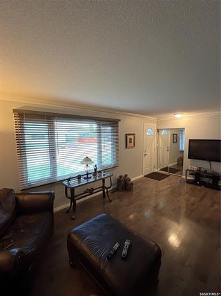 Photo 6: 315 Thomson Street in Outlook: Residential for sale : MLS®# SK952905