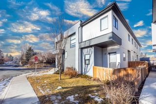 Photo 2: 302 32 Avenue NE in Calgary: Highland Park Row/Townhouse for sale : MLS®# A2104467
