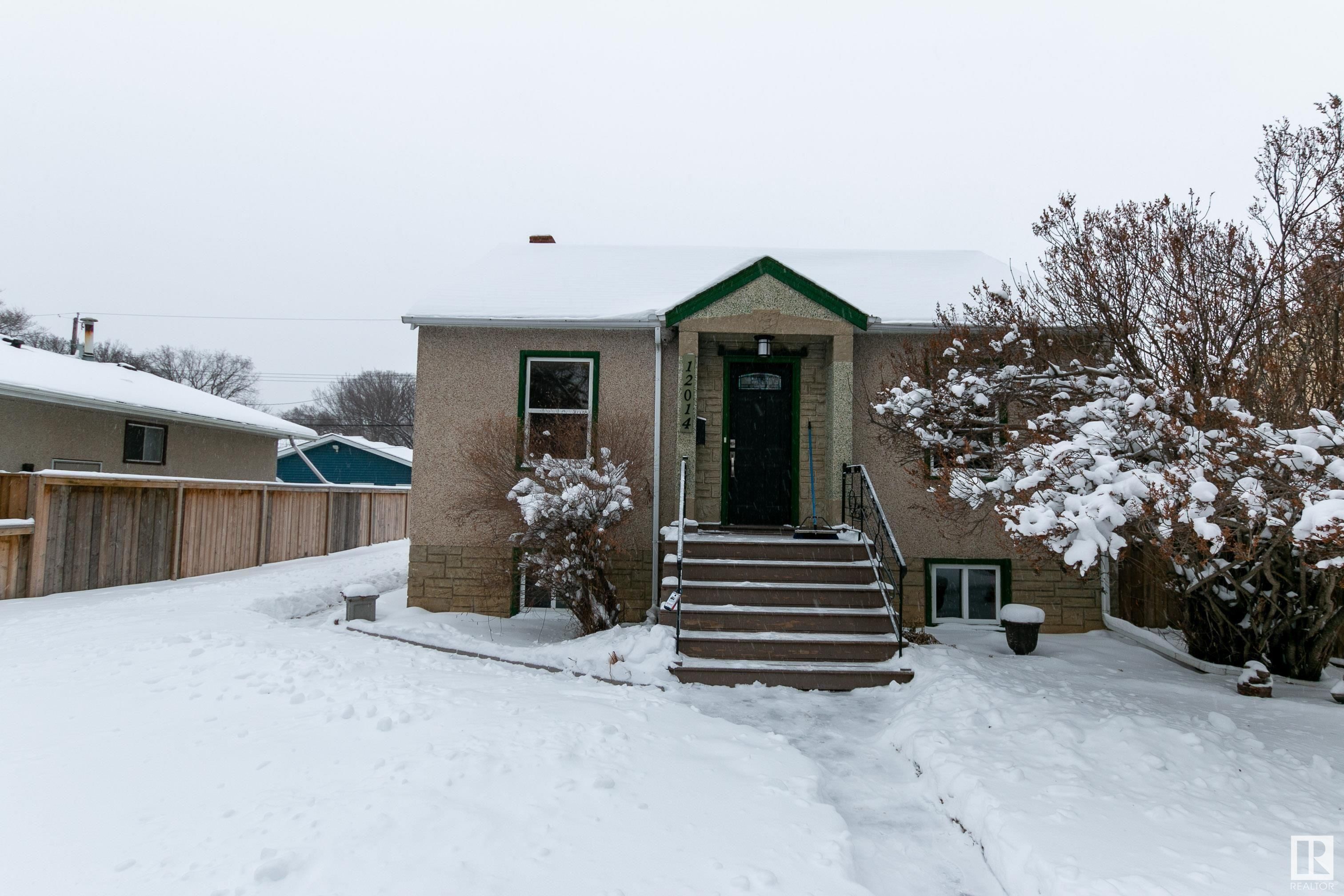 Main Photo: 12014 64 Street in Edmonton: Zone 06 House for sale : MLS®# E4325236