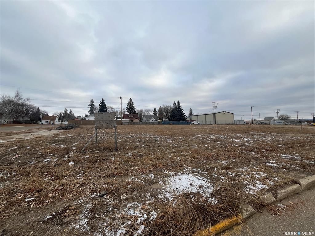 Main Photo: 892 105th Street in North Battleford: Paciwin Lot/Land for sale : MLS®# SK955357