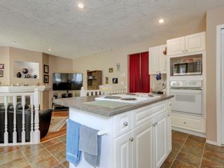 Photo 12: 2438 Valleyview Pl in Sooke: Sk Broomhill House for sale : MLS®# 884193
