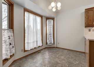 Photo 10: 152 Oakbriar Close SW in Calgary: Palliser Semi Detached (Half Duplex) for sale : MLS®# A2044910