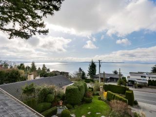 Photo 18: 14213 MARINE Drive: White Rock House for sale (South Surrey White Rock)  : MLS®# R2045609