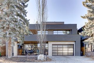 Photo 1: 27 Windsor Crescent SW in Calgary: Windsor Park Detached for sale : MLS®# A1163994