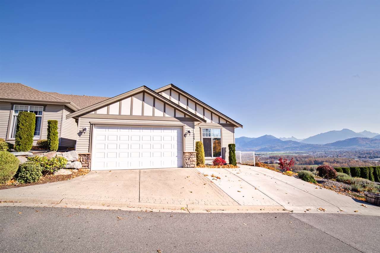 Main Photo: 125 8590 SUNRISE Drive in Chilliwack: Chilliwack Mountain Townhouse for sale in "MAPLE HILLS" : MLS®# R2219906