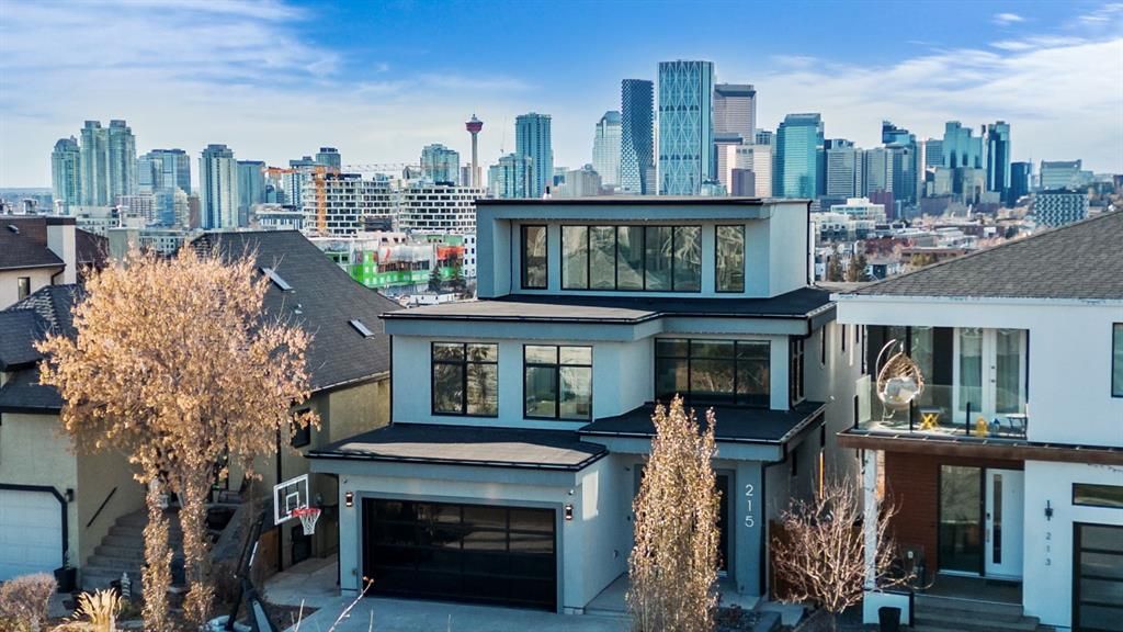 Main Photo: 215 13 Street NE in Calgary: Renfrew Detached for sale : MLS®# A2093701