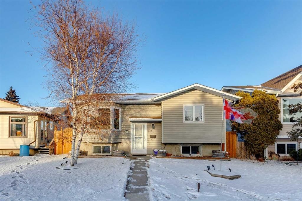 Main Photo: 20 Bedwood Crescent NE in Calgary: Beddington Heights Detached for sale : MLS®# A2099844