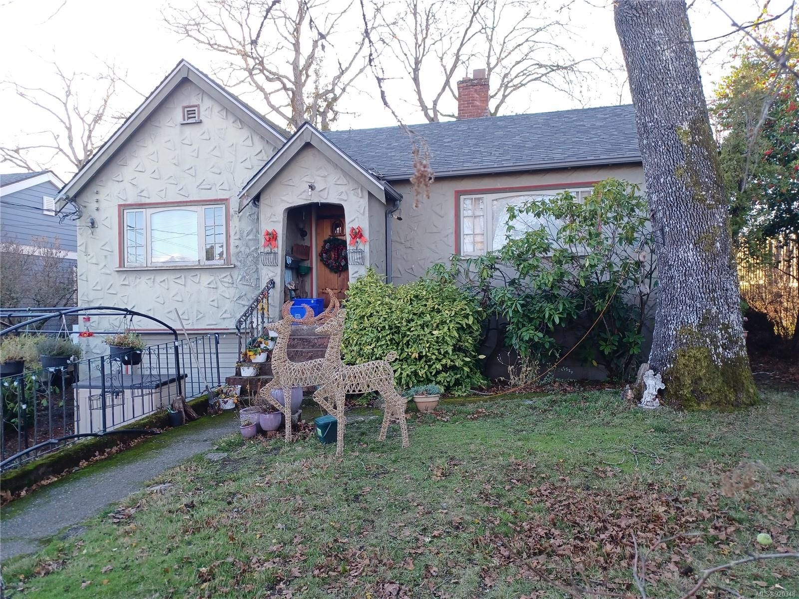 Main Photo: 3490 Bethune Ave in Saanich: SE Quadra House for sale (Saanich East)  : MLS®# 920348
