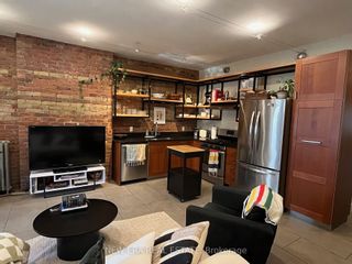Photo 2: Main 565 Markham Street in Toronto: Palmerston-Little Italy House (2 1/2 Storey) for lease (Toronto C01)  : MLS®# C8309562