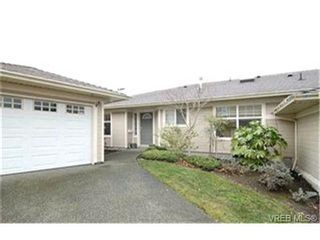 Photo 1: 8 4383 Torquay Dr in VICTORIA: SE Gordon Head Row/Townhouse for sale (Saanich East)  : MLS®# 417367