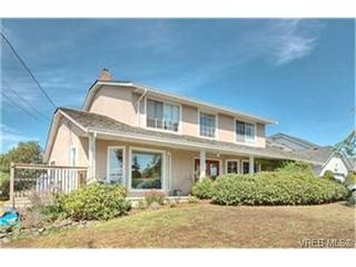 Photo 1: 3452 Sunheights Dr in VICTORIA: Co Triangle House for sale (Colwood)  : MLS®# 445588
