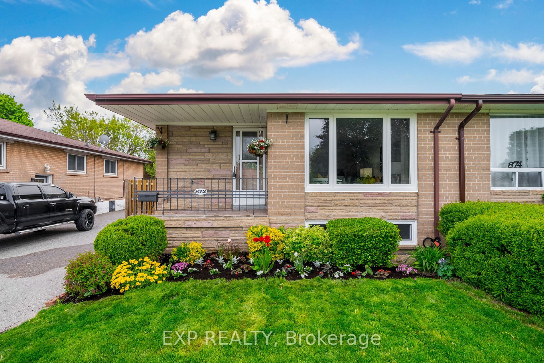 Main Photo: 872 Modlin Road in Pickering: Bay Ridges House (Bungalow) for sale : MLS®# E6034192