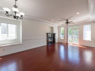 Photo 9: 10 WARWICK Avenue in Burnaby: Capitol Hill BN House for sale (Burnaby North)  : MLS®# R2603486