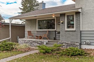 Photo 2: 4519 Charleswood Drive NW in Calgary: Charleswood Detached for sale : MLS®# A2096043