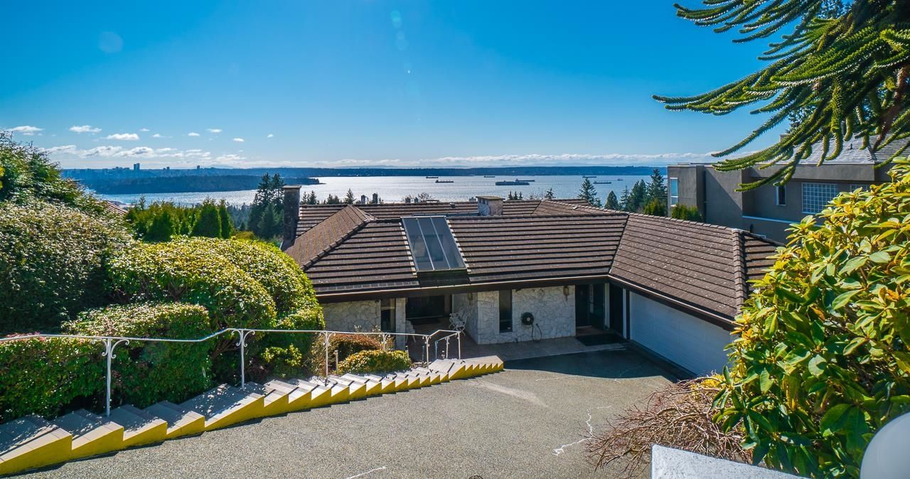 2289  WESTHILL Drive, West Vancouver