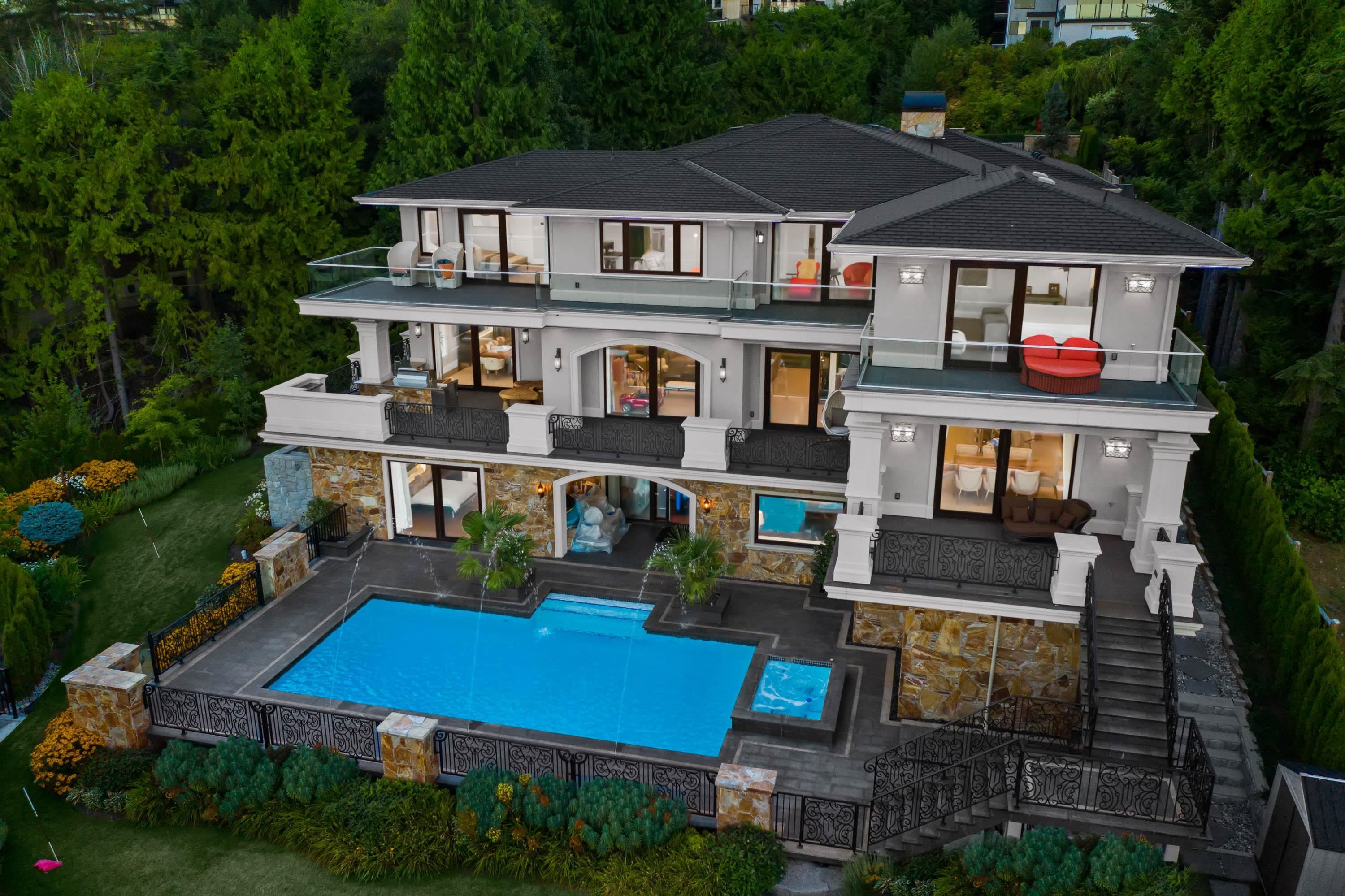 Main Photo: 1436 SANDHURST Place in West Vancouver: Chartwell House for sale : MLS®# R2825138