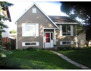 Photo 1: 38 BLACKWATER Bay in WINNIPEG: St Vital Residential for sale (South East Winnipeg)  : MLS®# 2914579