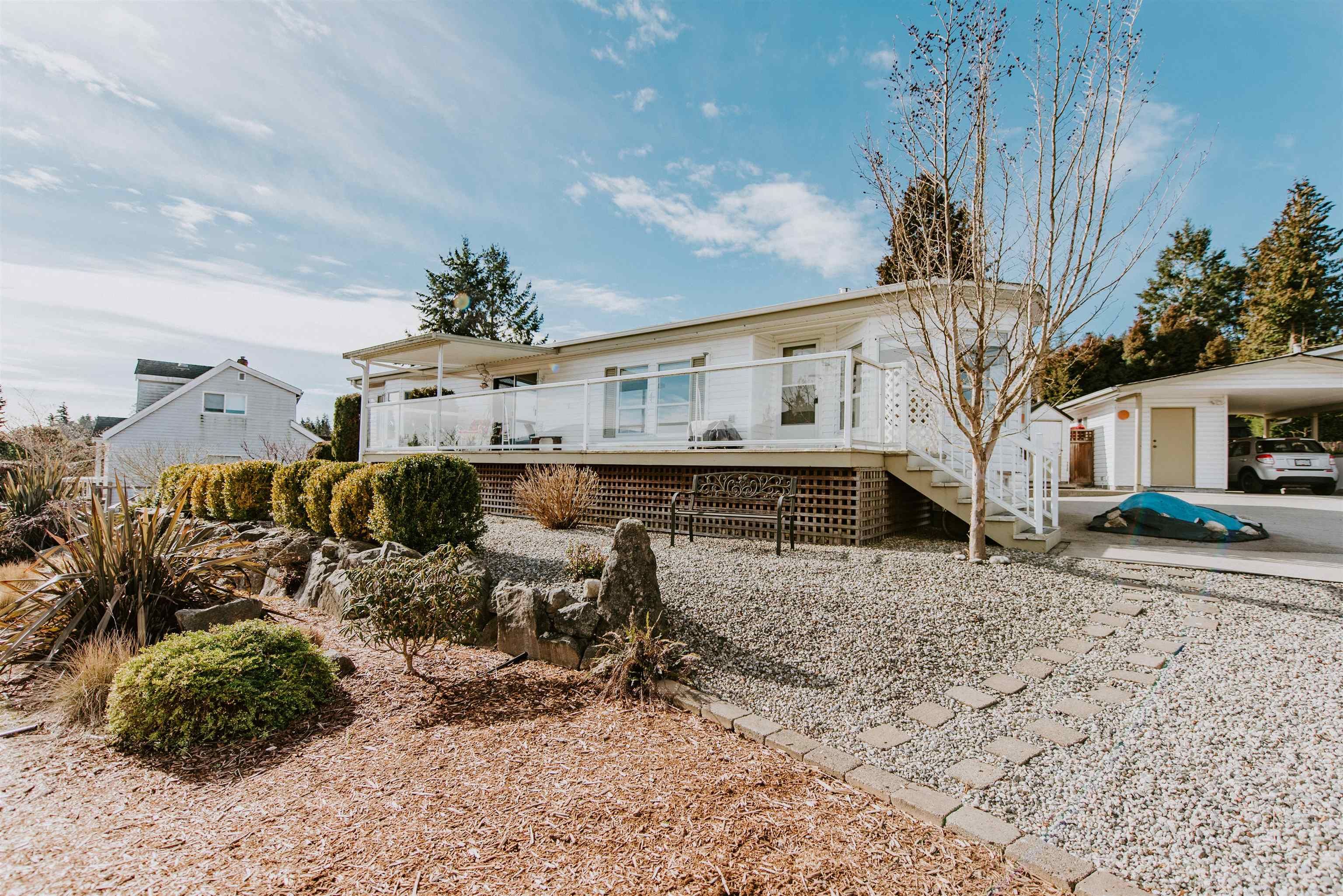 Main Photo: 5987 HARBOUR Way in Sechelt: Sechelt District Manufactured Home for sale (Sunshine Coast)  : MLS®# R2759189