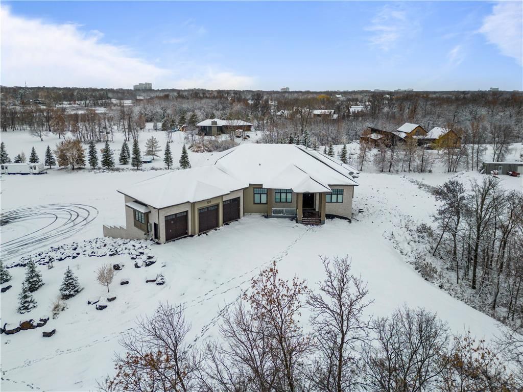 Main Photo: 105 Forbes Road in Winnipeg: South St Vital Residential for sale (2M)  : MLS®# 202325557