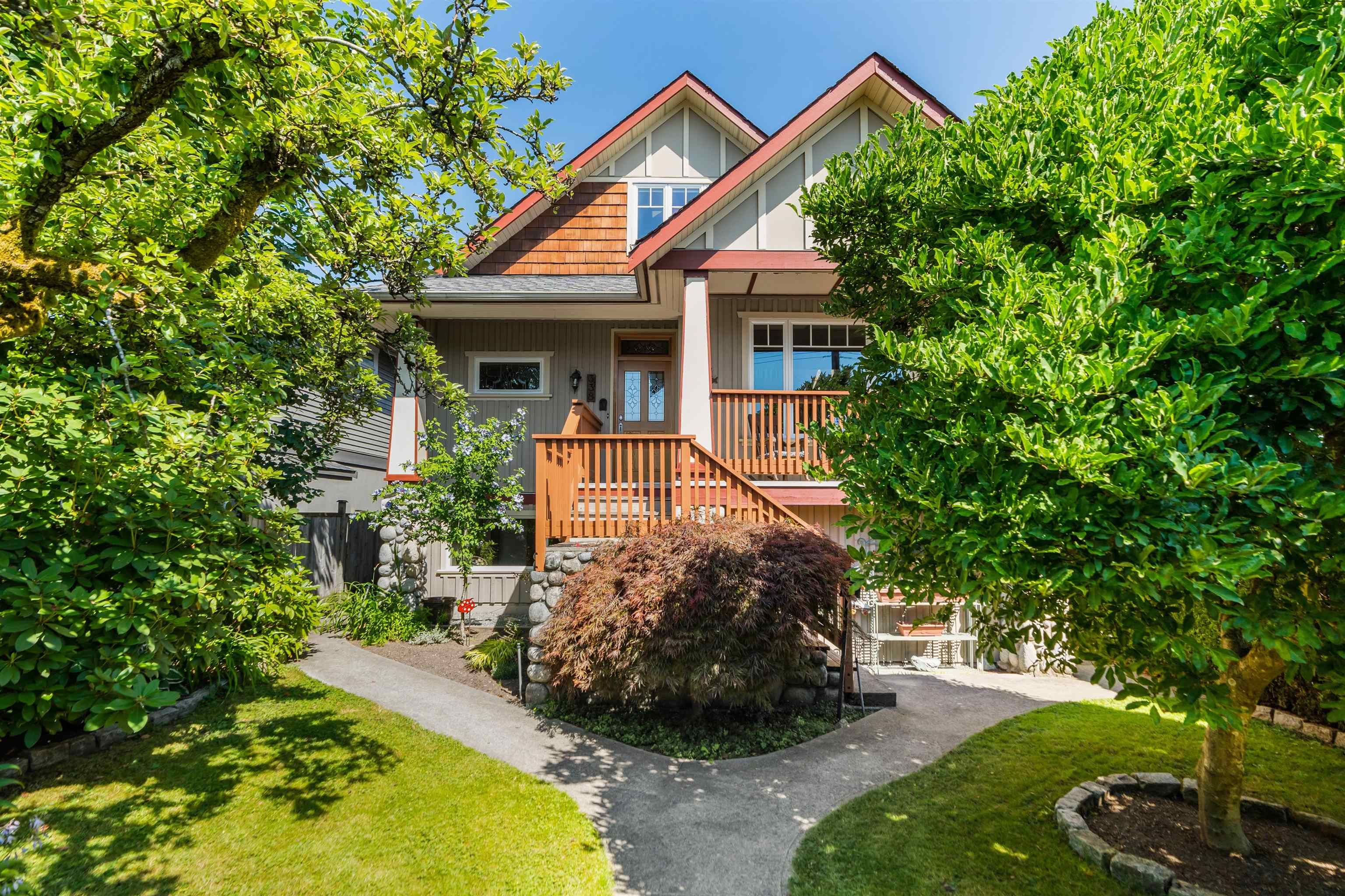 Main Photo: 338 E 16TH Street in North Vancouver: Central Lonsdale House for sale : MLS®# R2720854