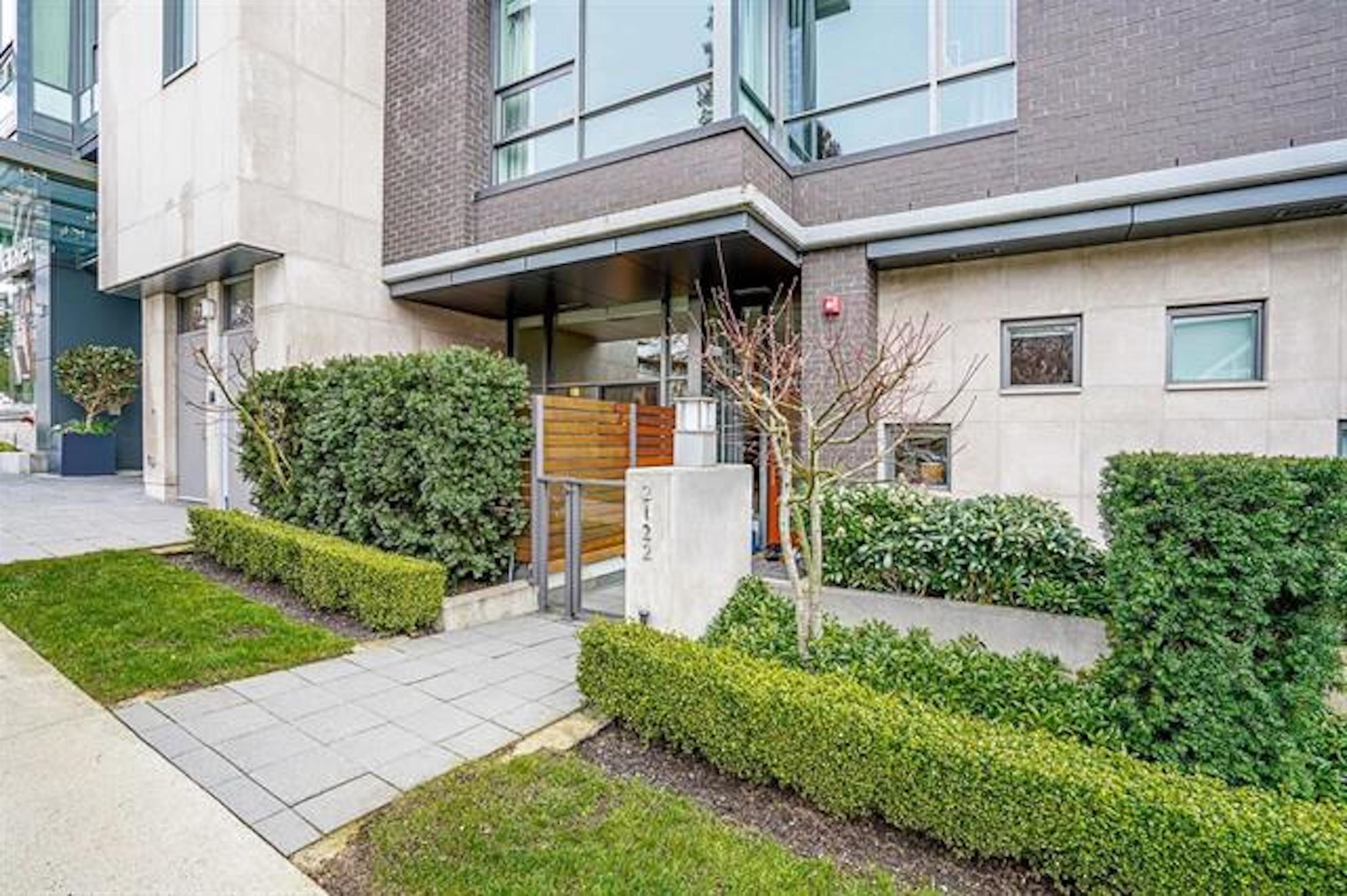 Main Photo: 2122 W 15TH Avenue in Vancouver: Kitsilano Townhouse for rent in "The Ridge" (Vancouver West)  : MLS®# R2835907