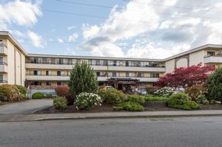 Photo 4: 309 20460 54 Avenue in Langley: Langley City Condo for sale in "WHEATCROFT MANOR" : MLS®# R2454205