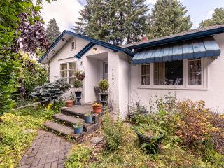 Main Photo: 2302 HILLSIDE Drive in Abbotsford: Central Abbotsford House for sale : MLS®# R2842607