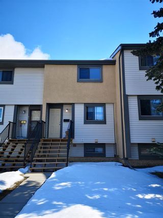 Photo 1: 86 2720 Rundleson Road NE in Calgary: Rundle Row/Townhouse for sale : MLS®# A2034935
