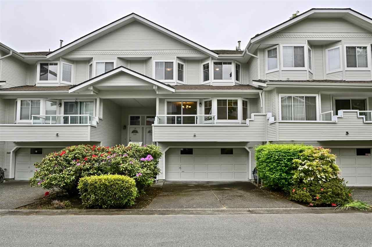 Main Photo: 257 WATERLEIGH Drive in Vancouver: Marpole Townhouse for sale in "SPRINGS AT LANGARA" (Vancouver West)  : MLS®# R2457587