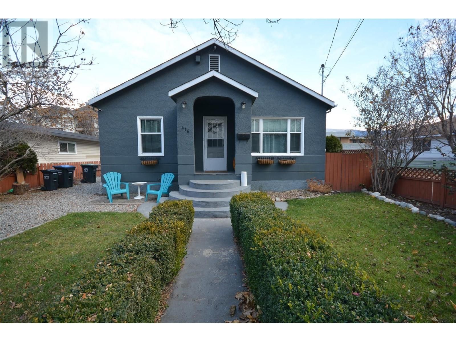Main Photo: 416 TENNIS Street in Penticton: House for sale : MLS®# 10300821