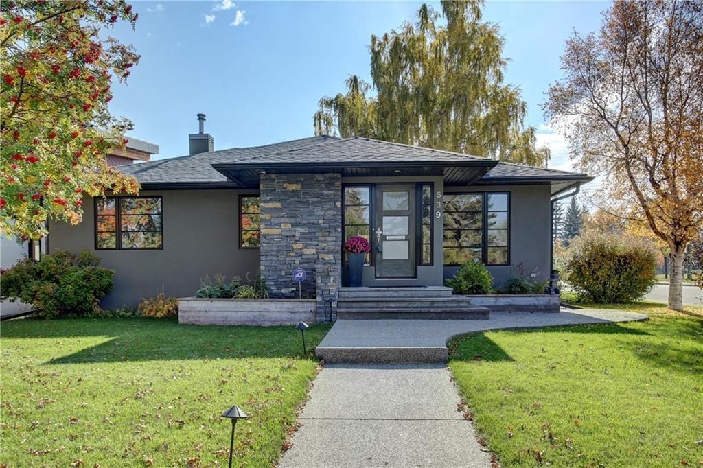Main Photo: 539 48 Avenue SW in : Calgary House for sale : MLS®# C4083053