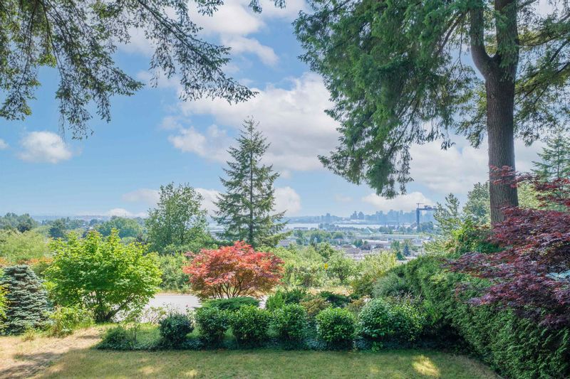 FEATURED LISTING: 878 CUMBERLAND Crescent North Vancouver