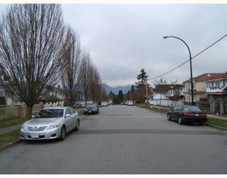 Photo 2: 5505 KILLARNEY Street in Vancouver: Collingwood VE House for sale (Vancouver East)  : MLS®# V811445