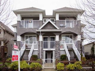 Photo 1: 2 27295 30TH Avenue in Langley: Aldergrove Langley Townhouse for sale in "APPLEGROVE" : MLS®# F1429238