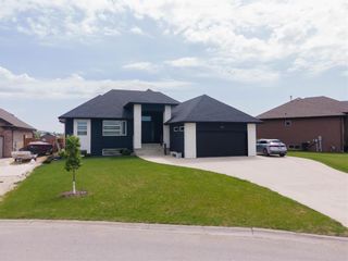 Photo 1: 301 Troon Cove in Niverville: House for sale : MLS®# 202415484