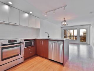 Photo 3: 320 221 E 3RD Street in North Vancouver: Lower Lonsdale Condo for sale : MLS®# R2877047
