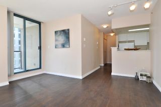 Photo 9: 907 55 TENTH Street in New Westminster: Downtown NW Condo for sale in "WESTMINSTER TOWERS" : MLS®# R2327681
