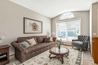 Photo 4: 2 Rivercrest Villas SE in Calgary: Riverbend Semi Detached (Half Duplex) for sale : MLS®# A2127133
