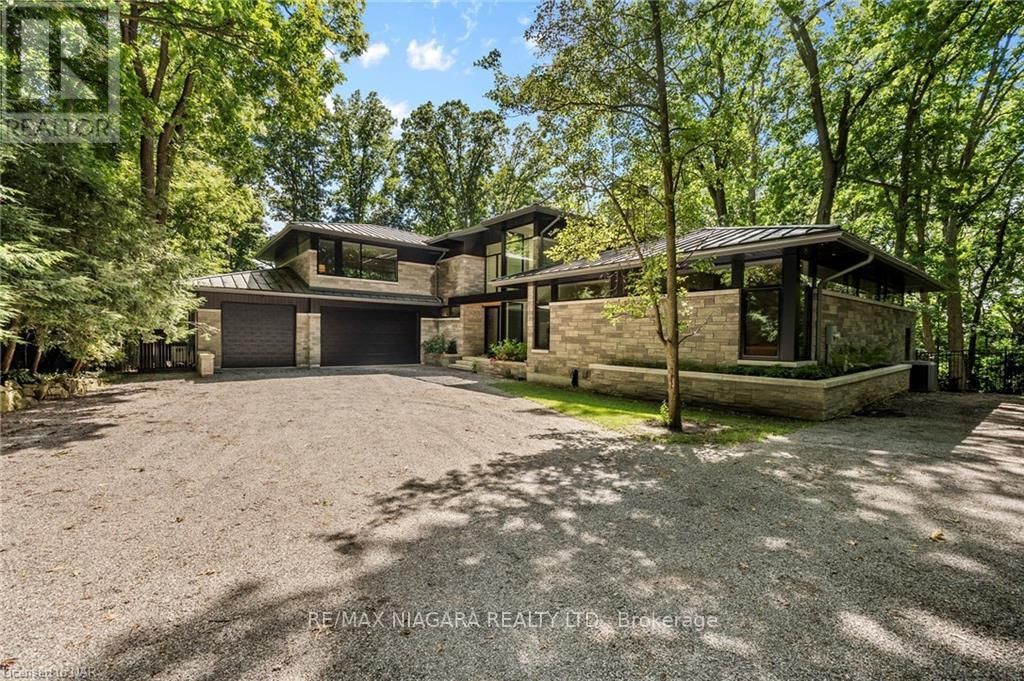 Main Photo: 22 MELROSE DR in Niagara-on-the-Lake: House for sale : MLS®# X6749496