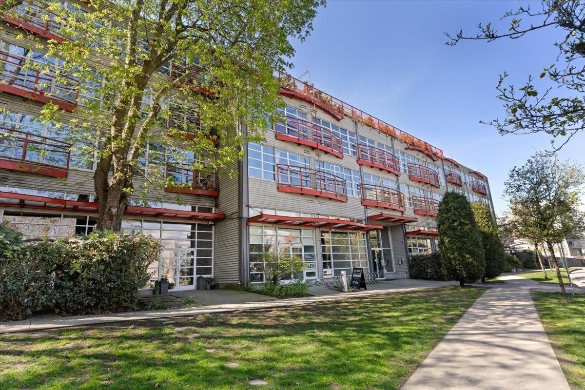 Main Photo: 306 350 E 2ND Avenue in Vancouver: Mount Pleasant VE Condo for sale in "MAINSPACE" (Vancouver East)  : MLS®# R2876384