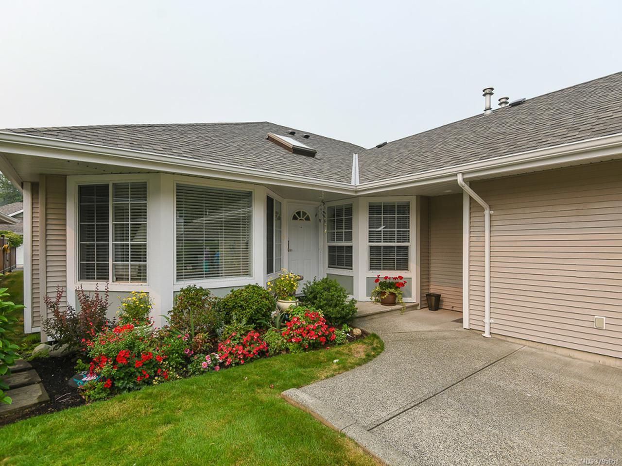 Main Photo: 16 2010 20TH STREET in COURTENAY: CV Courtenay City Row/Townhouse for sale (Comox Valley)  : MLS®# 795658